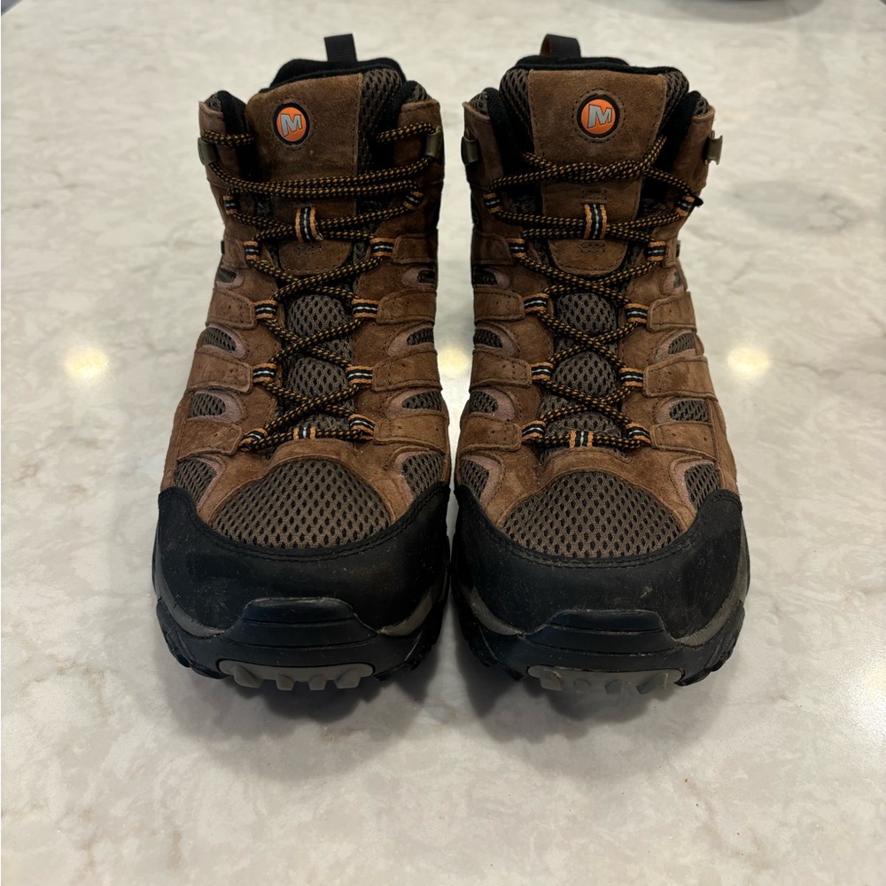 Men’s Moab 2 mid hiking boot. Earth, Vibram, Select Dry